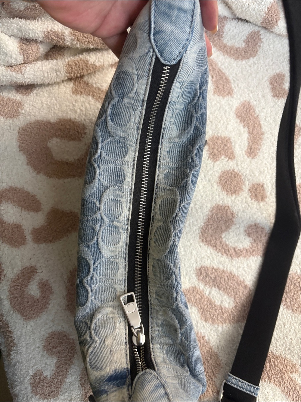 Coach Outlet loved denim Finn crossbody authentic - Picture 6 of 10